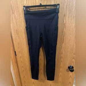 Women’s Medium Fabletics Trinity Motion 365 leggings Full length with pockets